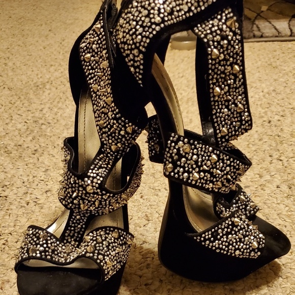 spiked high heels - Picture 3 of 4